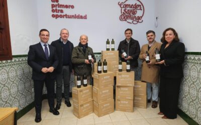 El Comedor Santo Domingo recibe un importante donativo de aceite de oliva para cubrir su consumo anual